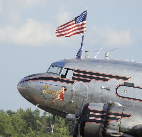 Douglas DC-3 —