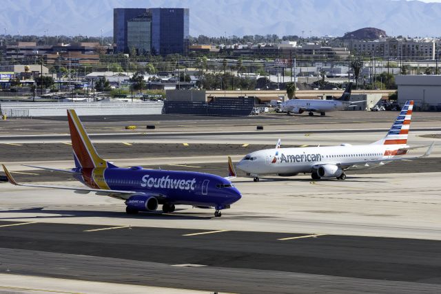 Boeing 737-700 (N237WN) - N237Wn is taxing in on S after landing on 8 while American Airlines N863NN (737-823) is taxing out for takeoff. 