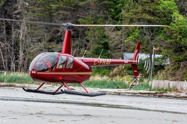 Robinson R-44 (C-FHAV) - Vancouver Island Beach Landing