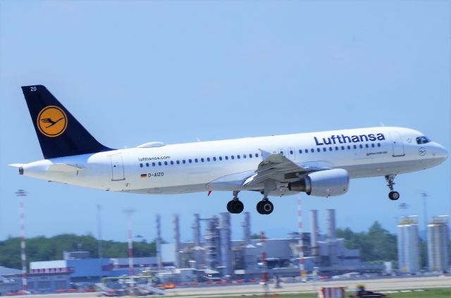 Airbus A320 (D-AIZO)