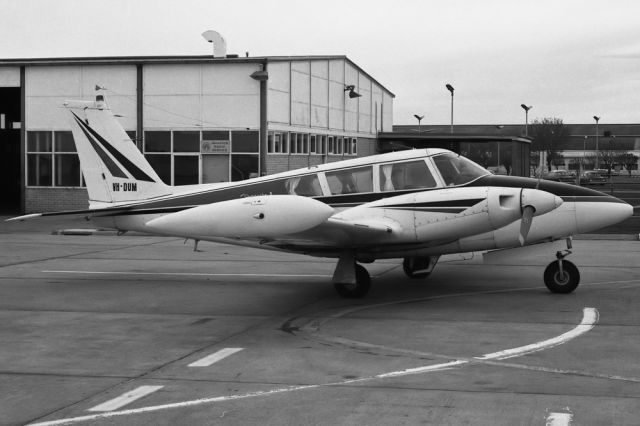 VH-DUM — - PIPER PA-30-160 COMANCHE - REG VH-DUM (CN 30-1051) - ESSENDON MELBOURNE VIC. AUSTRALIA - YMEN (15/9/1980)