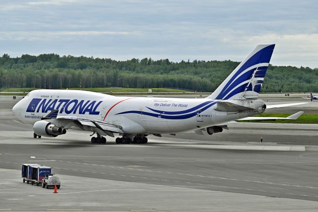 Boeing 747-400 (N729CA)