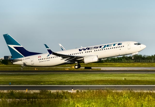 Boeing 737-800 (C-GWRG) - Westjet 738 C-GWRG Split Scimitar Winglets