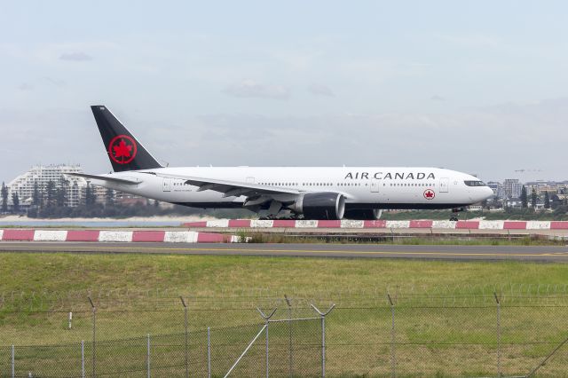 Boeing 777-200 (C-FNNH) - Air Canada (C-FNNH) Boeing 777-233(LR) arriving at Sydney Airport