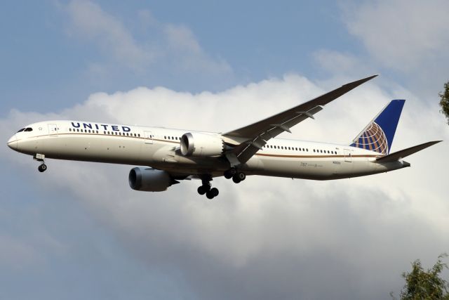 BOEING 787-10 Dreamliner (N12003) - 31/10/2020:  Flight from Newark on landing path to runway 30.