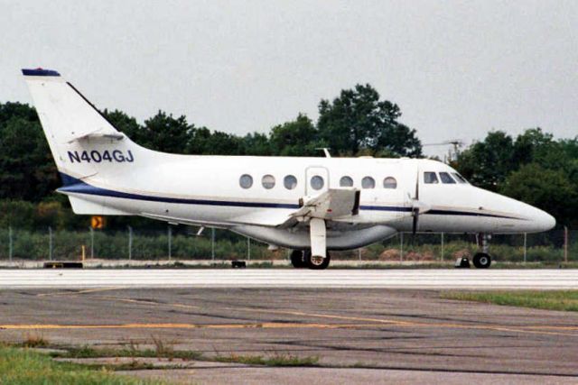 British Aerospace Jetstream 31 (N404GJ) - Taxiing to depart rwy 32 in Sep-05.