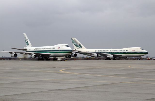 Boeing 747-200 (N471EV)