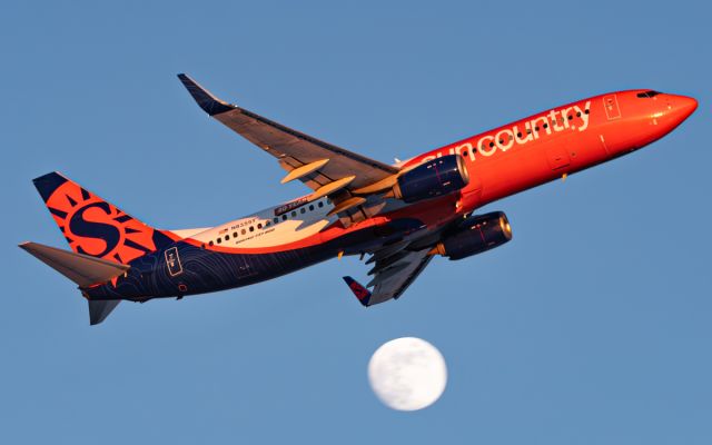 Boeing 737-800 (N835SY)