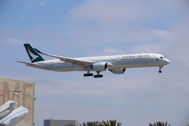 Airbus A350-1000 (B-LXE)