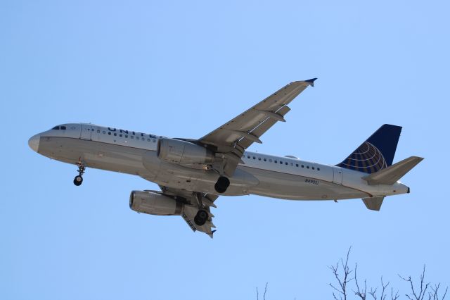 Airbus A320 (N490IU)