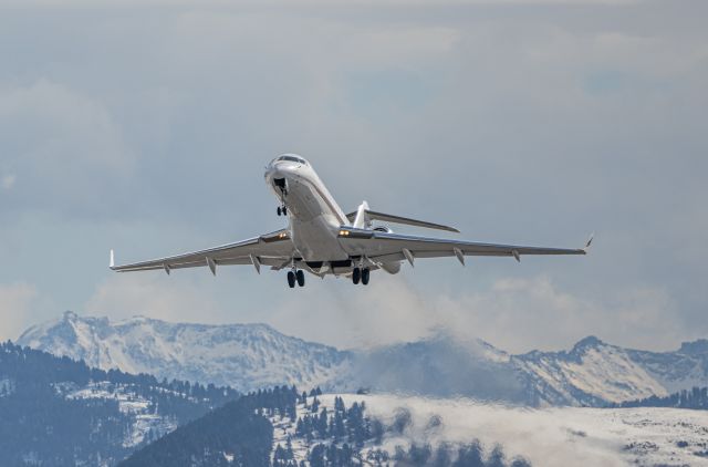 Bombardier Global Express (N143QS)