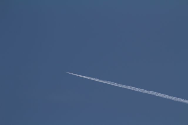 — — - Airplane at cruise altitude above Nieuwkoop (Holland).