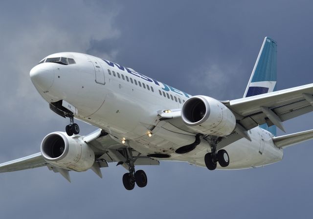 Boeing 737-700 (CQ-GYW)