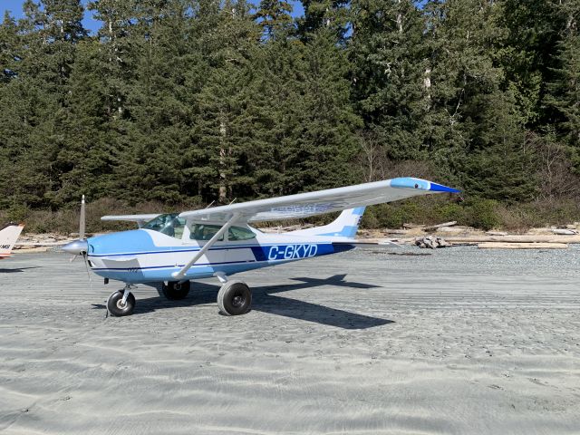 Cessna Skylane (C-GKYD) - Nootka Island