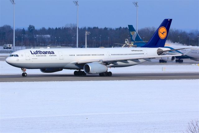 Airbus A330-300 (D-AIHK)