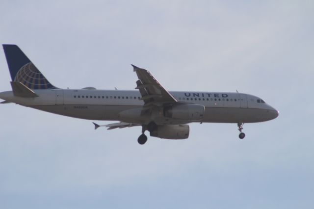 Airbus A320 (N488UA) - FINAL APPROACH 27 KSAN