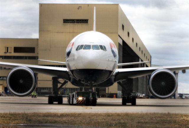 Boeing 777-200 (G-YMMJ)