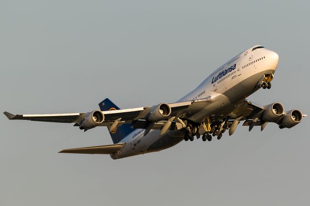 Boeing 747-400 (D-ABVO)