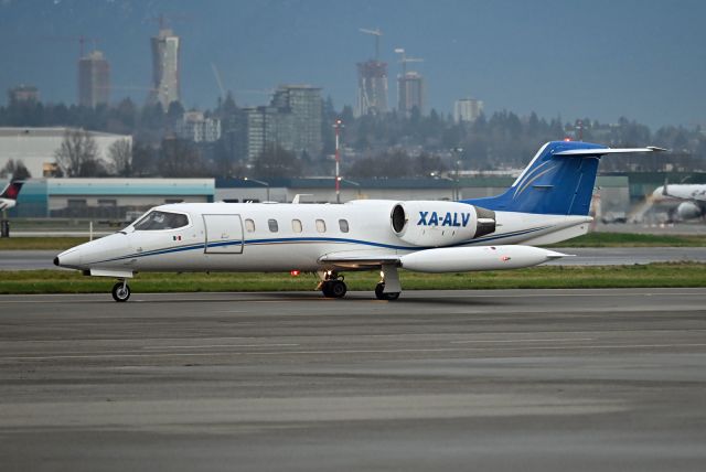 Learjet 35 (XA-ALV)