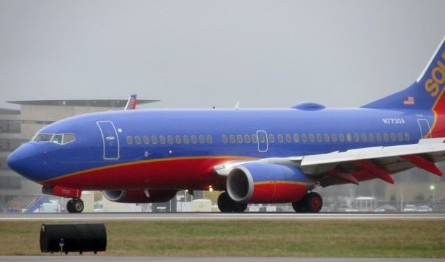 Boeing 737-700 (N7730A)