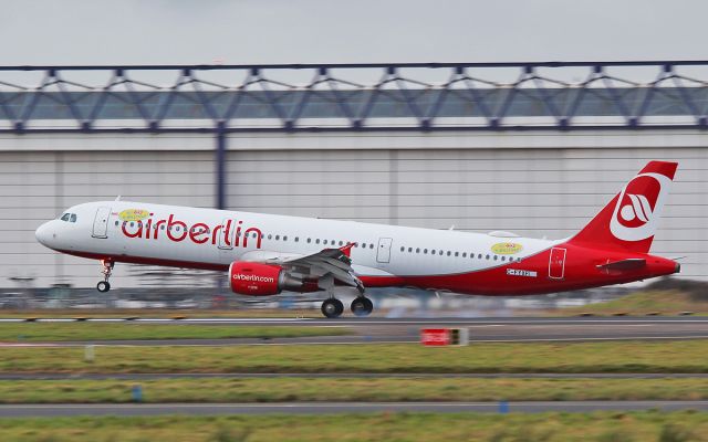 Airbus A321 (C-FYXF) - air canada rouge a321-211 c-fyxf landing at shannon 23/1/18.