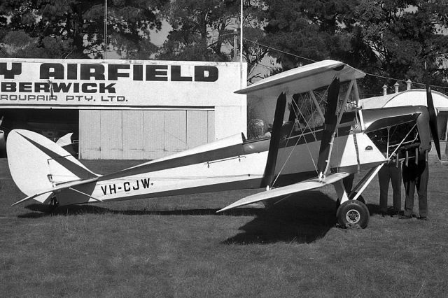 VH-CJW — - DE HAVILLAND DH-82A TIGER MOTH - REG VH-CJW (CN A17/662) - BERWICK VIC. AUSTRALIA - YBER (6/10/1973)35MM NEGATIVE SCAN.