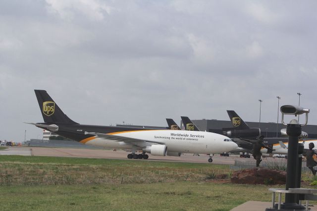 Airbus A300F4-600 (N157UP) - UPS Flight 2019 taxing by Founders Plaza enroute to the UPS ramp at KDFW