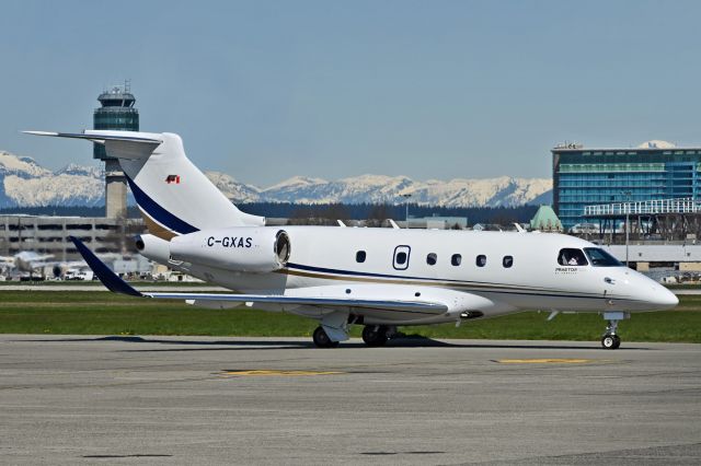 Embraer Legacy 450 (C-GXAS)