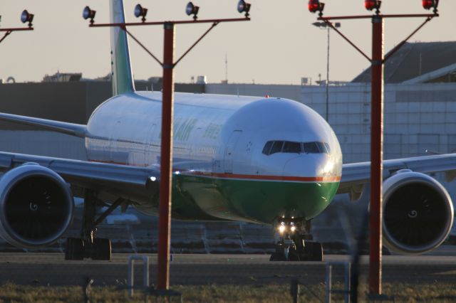 BOEING 777-300ER (B-16712)