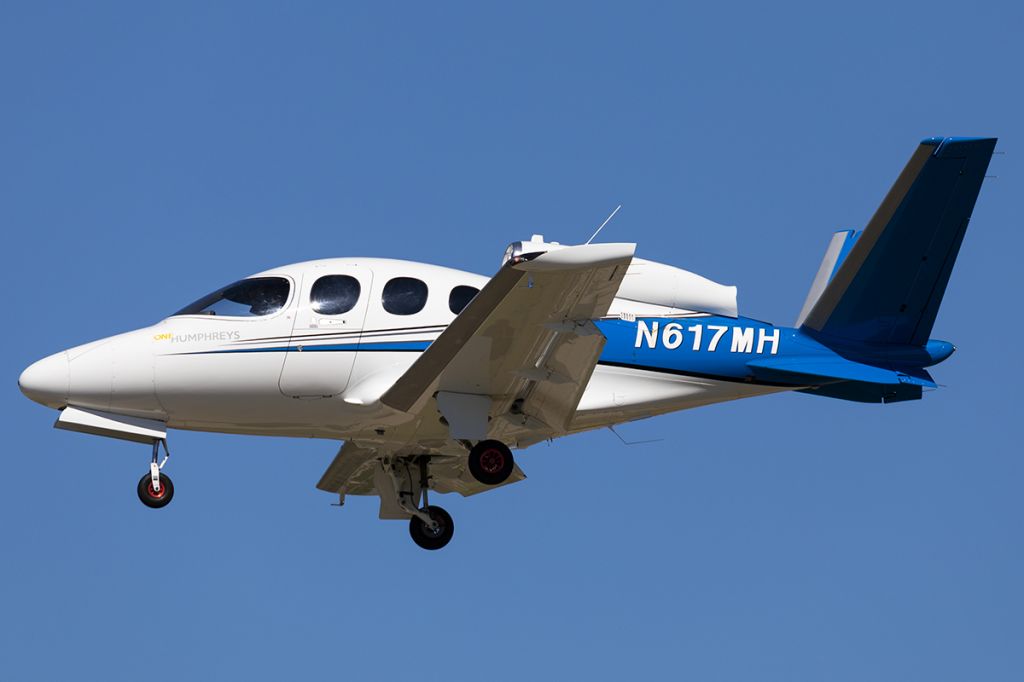 Cirrus Vision SF50 (N617MH)