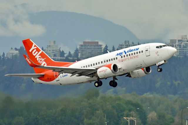 Boeing 737-500 (C-GANH)