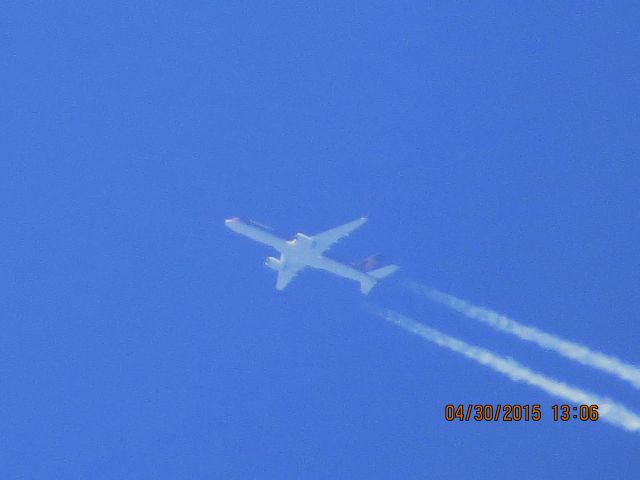 Boeing 757-200 (N757AF) - Donald Trumps 757 passing over Southeastern Kansas heading to Houston. None of my pictures of it turned out good at all. Still had to post them. Hopefully Mr. Trump will give me another chance at getting a better picture.