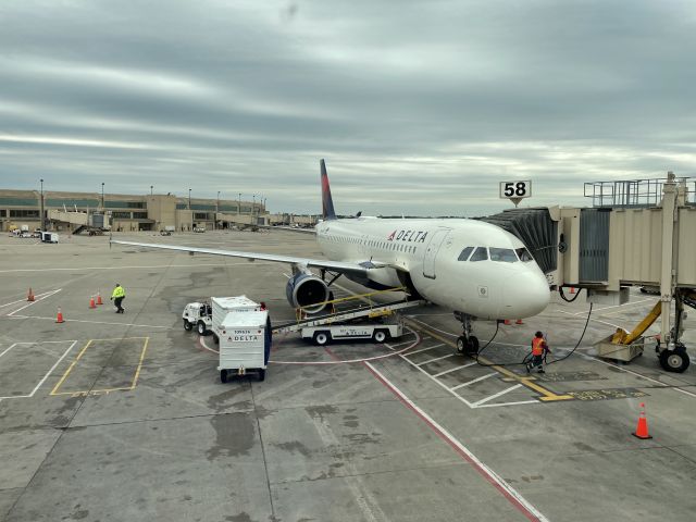 Airbus A320 (N364NW) - A Delta A320 getting ready for another flight!  Date - May 21, 2022