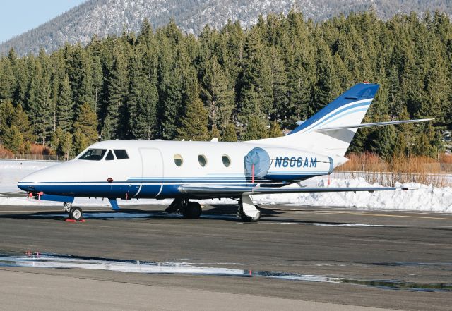 Dassault Falcon 10 (N606AM)