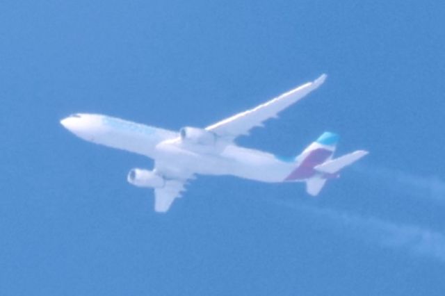 Airbus A330-300 (D-AIKF) - D-AIKF Airbus A-330-343X Discover Airlines OCN68. De Frankfurt FRA Vers Orlando ORL  Survolant la ville de Lavaltrie QC. Le 26-01-2025 à 14:49.