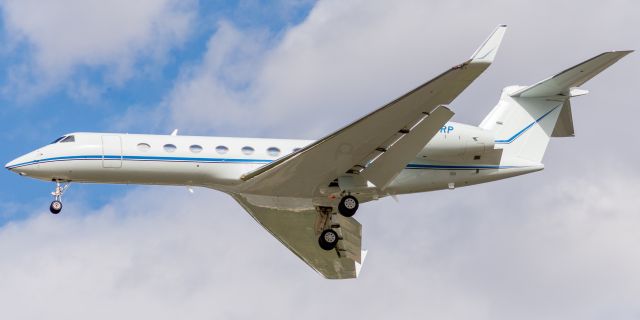 Gulfstream Aerospace Gulfstream V (N76RP) - The last of Warner Communication's Gulf V's arriving from Dallas (23 May, 2021)