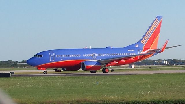 Boeing 737-700 (N203WN) - Originally delivered 6/2/06, this career Southwest 737 is seen lining up to leave General Mitchell International 9/14/15.