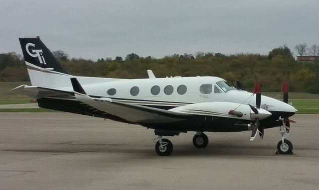 Beechcraft King Air 90 (N528GM)