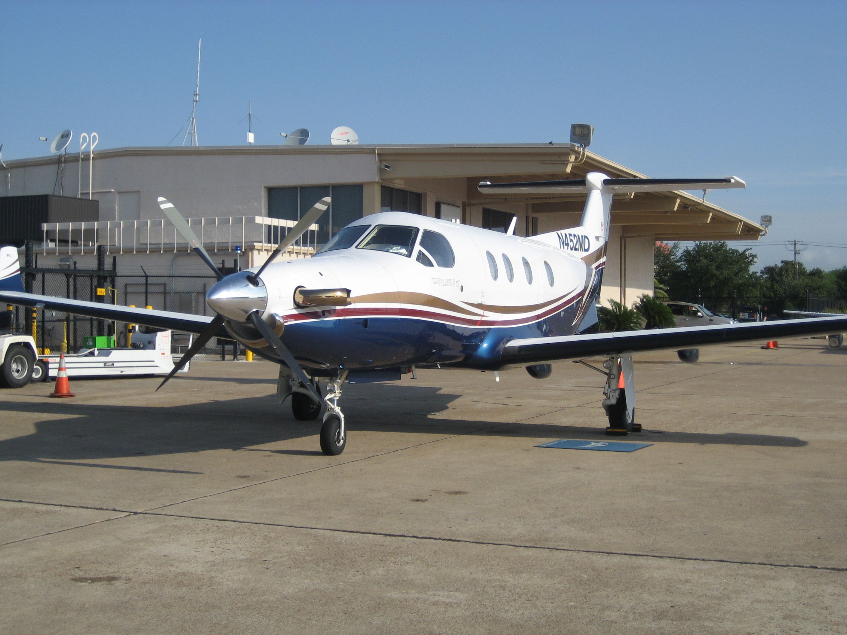 Pilatus PC-12 (N452MD) - N452MD at Atlantic Aviation Houston Hobby