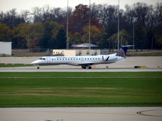 Embraer ERJ-145 (N11137)