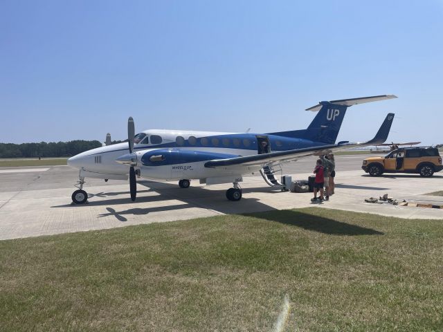 Beechcraft Super King Air 350 (N864UP) - Wheels Up King Air 350i @KMQI getting ready for departure.