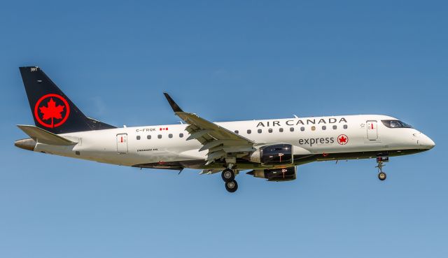 Embraer 175 (C-FRQK)