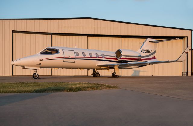 Learjet 31 (N221EJ) - Photo by Scott Slocum