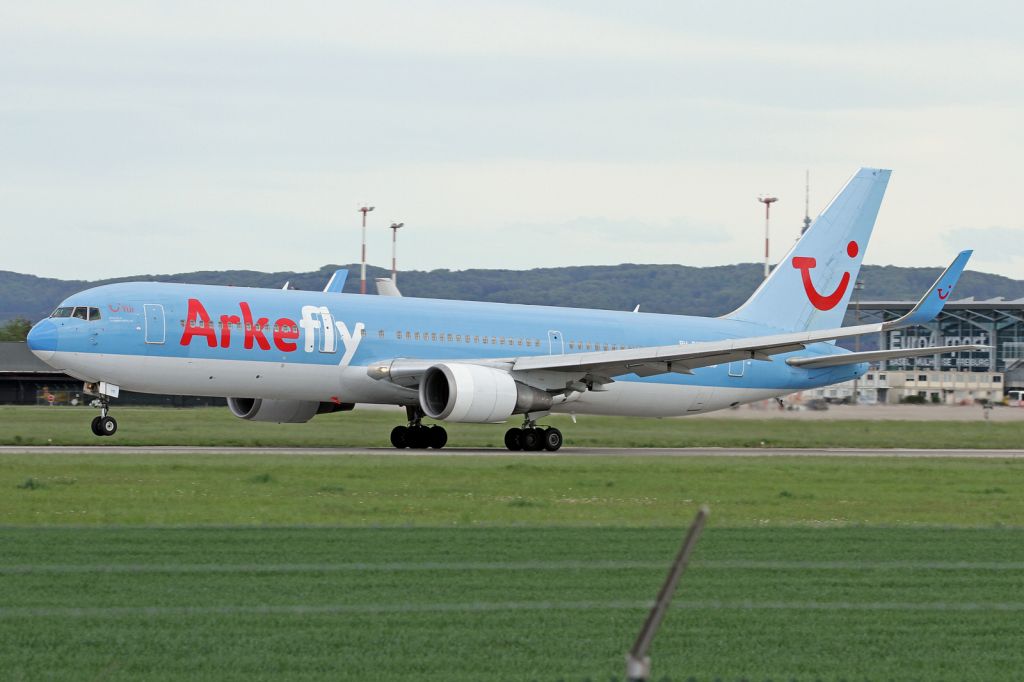 BOEING 767-300 (PH-OYE)