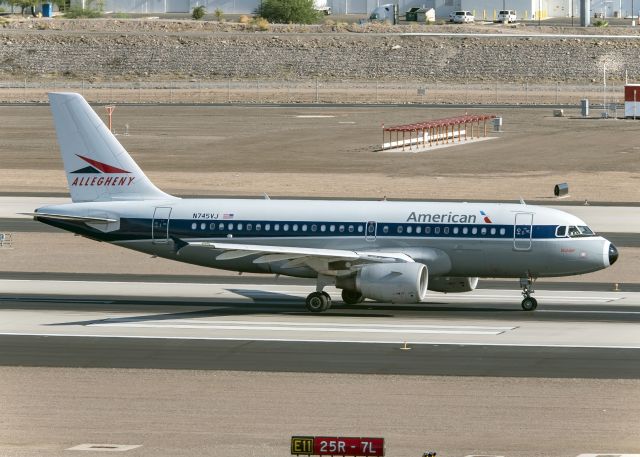 Airbus A319 (N745VJ)