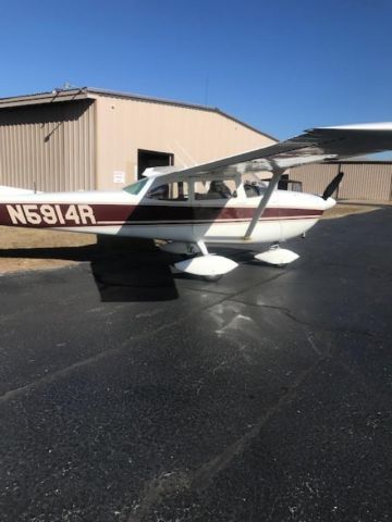 Cessna Skyhawk (N5914R)