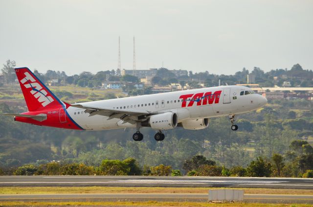 Airbus A320 (PR-MHJ)