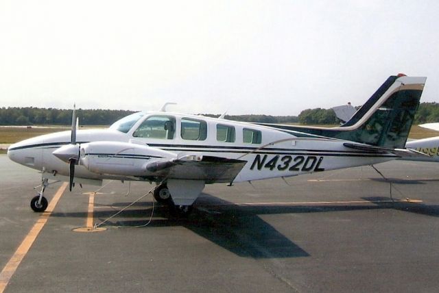 Beechcraft Baron (58) (N432DL) - Seen here in Sep-05.