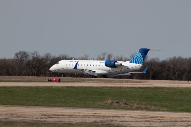 Canadair Regional Jet CRJ-200 (N246PS)