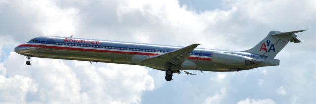 McDonnell Douglas MD-80 (N76202)